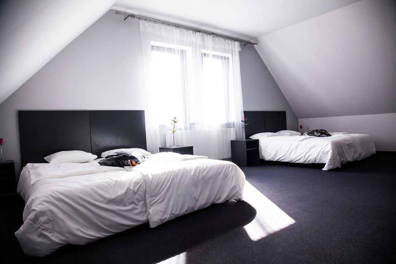 Essenza Party Center Bed & Breakfast Świdnica Dış mekan fotoğraf